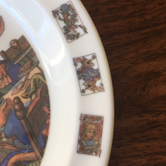 3 Alice in Wonderland Unique Bundle: 2 Used Books + 1 Melamine Plate - Picture 5 of 15